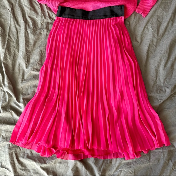 SOLD Pink Pleated Midi Skirt H&M - Picture 3 of 9
